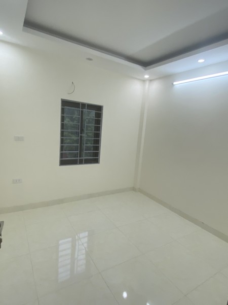 Cho thuê nhà riêng phố Mạc Thái Tổ , Quận Cầu Giấy diện tích 50m2 x5 tầng, 20tr/th. Ô Tô tránh