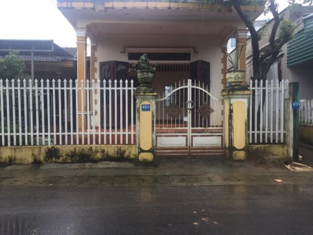 Cho thuê nhà nguyên căn 1 tầng đúc, giá 2.5 triệu/tháng ngay khu trung tâm, lhcc, 130m2, 2 phòng ngủ, 1 toilet