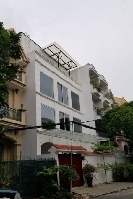 Cho thuê nhà đường d5 phường 25 bình thạnh diện tích 8x20m 1 trệt 3 lầu