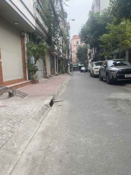 Cần cho thuê gấp nhà Phố Mạc Thái Tông, dt 55m,5t, 17.5tr/th phân lô vỉa hè, ô tô dừng đỗ