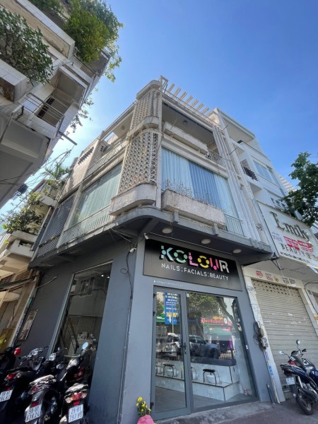 Góc 2 mặt tiền đường lớn Nguyễn Đình Chiểu, Quận 3 đúc 3 lầu giá chỉ 42 triệu/tháng