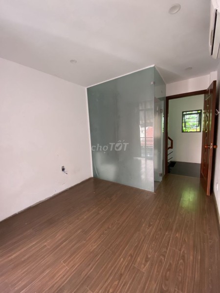 Cho thuê nhà hẻm xe hơi Sư Vạn Hạnh, trệt 3 lầu sân thượng, 3pn 3wc, diện tích 100m2