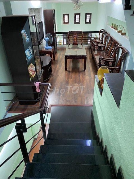 Cho thuê nguyên căn HXT Hậu Giang Phường 4 Tân Bình. 4x22m trệt 2 lầu sân thượng giá 12 triệu