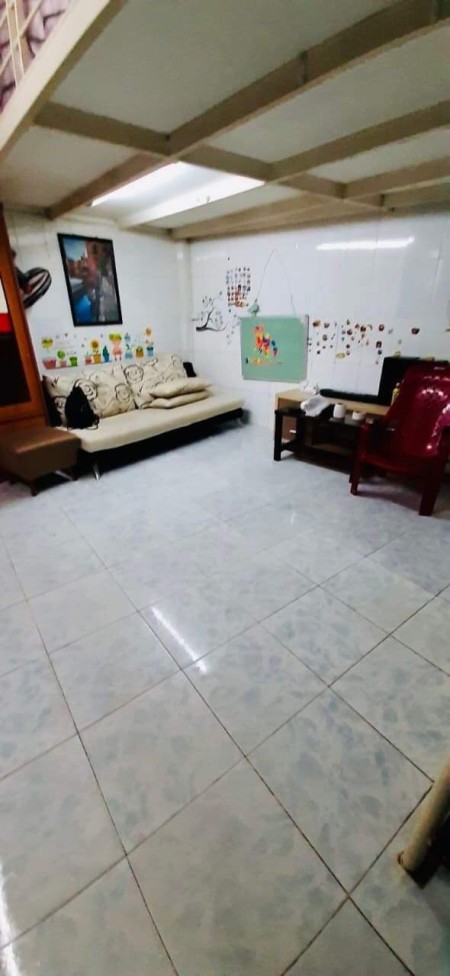 Cho thuê nhà nguyên căn 1 trệt 1 gác lửng, có sân, Trần Hưng Đạo, Q5