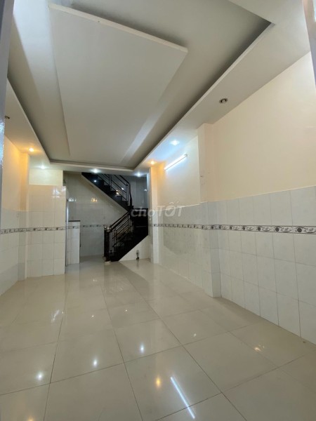 Cho thuê nhà chính chủ Nguyễn Tất Thành, Quận 4 dtsd 40m2, còn mới, an ninh, giá 7.5 triệu/tháng