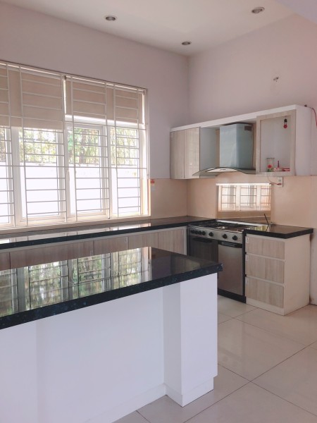 Cho thuê biệt thự mặt tiền 218 Cao Lỗ Quận 8 giá 65 triệu/tháng, khu dân cư đông đúc