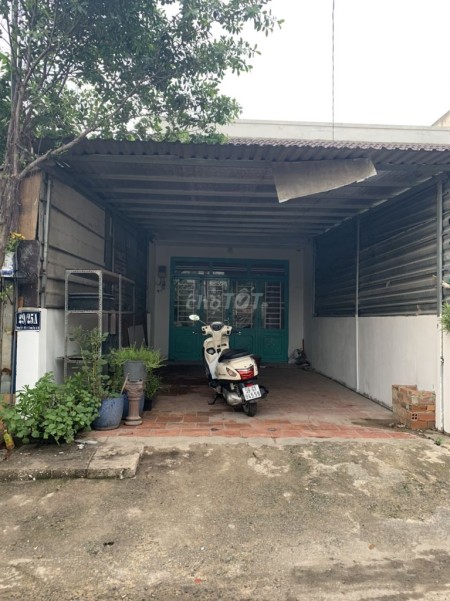 Nhà 1 trệt, 1 lầu điện nước chính cần cho thuê giá 5.5 triệu/tháng, dtsd 60m2, lh 0984887808