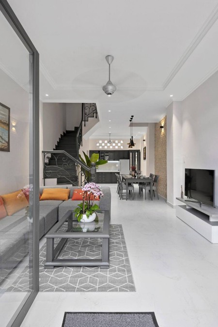 Cho thuê nhà tại Đội Cấn, DT 55m2 x 4T, MT 5m, nhà thông sàn, giá 12tr/tháng