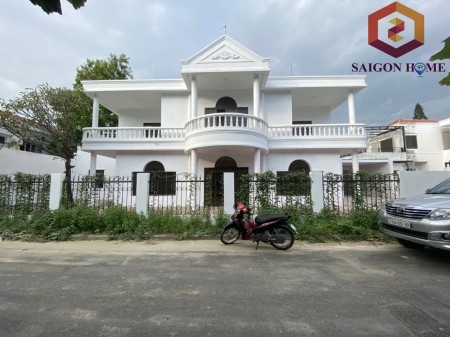 Cho thuê nguyên căn biệt thự Thảo Điền diện tích sử dụng 650m2 siêu rộng