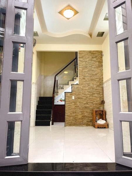 Mình cho thuê nhà ngay trung tâm Quận 4, dtsd 21m2, giá 8.5 triệu/tháng, lh 0909730725