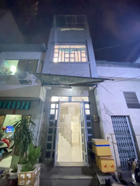 Tạ Quang Bửu Quận 8 cần cho thuê nhà rộng 18m2, 3 tầng đúc giá 6 triệu/tháng, lhcc
