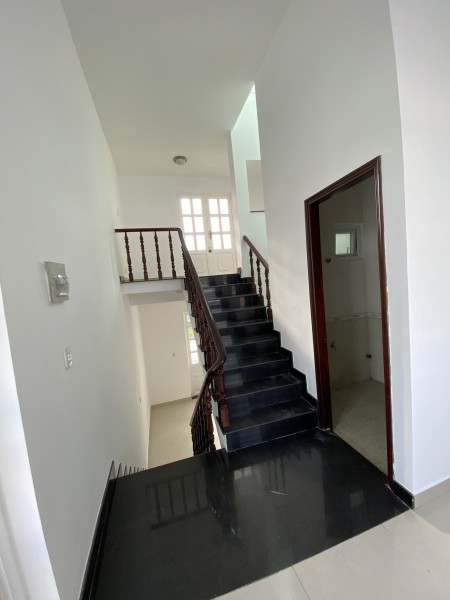 Cho thuê nhà mặt tiền Nguyễn Đình Chính Quận Phú Nhuận diện tích sử dụng 288m2