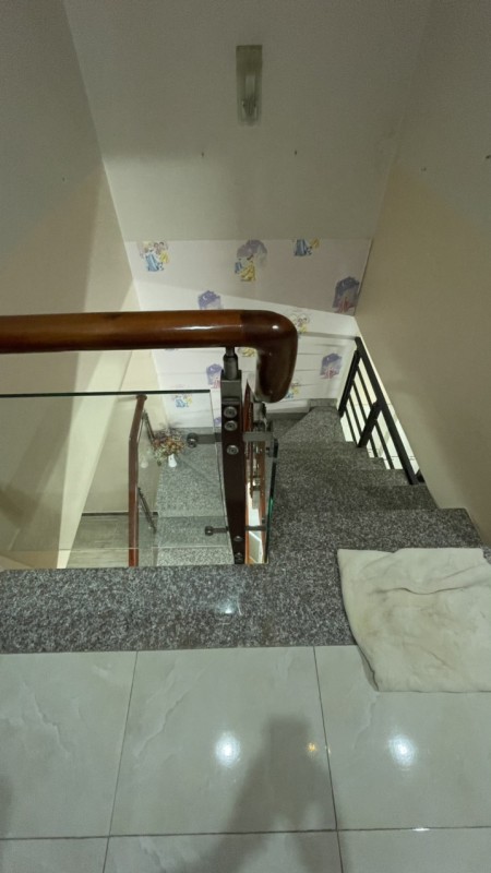 Cho thuê nhà nguyên căn 1 trệt 1 lầu nhà 1 mặt hẻm yên tĩnh, an ninh tốt.