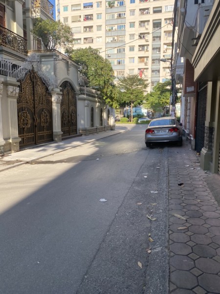 Cần cho thuê gấp nhà Biệt Thự Vinmeco Nguyễn Chánh, 135m, 4t+ 1 hầm, mt 10m, 48tr/th