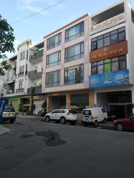 Nhà nguyên căn đường Nguyễn Hoàng An Phú, Quận 2, xây dựng 5 tầng sàn trống