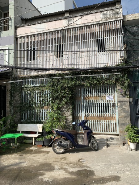 Cho thuê nhà giá rẻ, hẻm tải 1 tấn, hướng Đông thoáng mát, Nguyễn Xí giá tốt