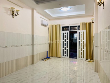 Nguyên căn 1 trệt, 2 lầu đúc, sân thượng diện tích 68m2, giá 20 triệu/tháng, đường số Tân Quy