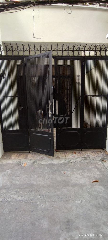 Mình cần cho thuê nhà rộng 68m2, cấp 4 một trệt Quận 3, giá 10 triệu/tháng, lh 0903731482