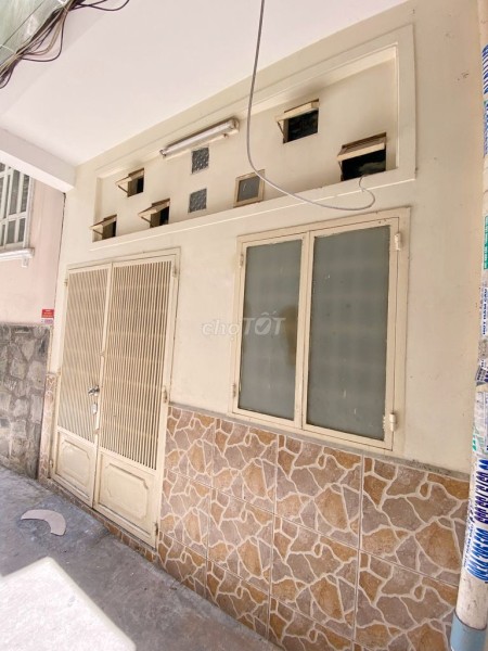 Để trống cần cho thuê nhà rộng 24m2, hẻm 345 Trần Hưng Đạo Quận 1, giá 7.5 triệu/tháng