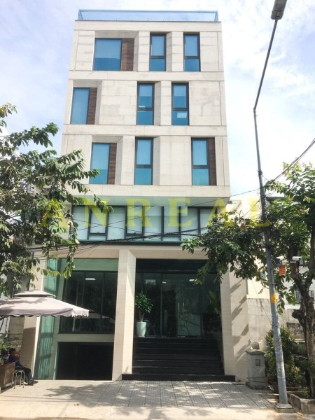 Toàn nhà 3 lầu có tầng hầm cho thuê