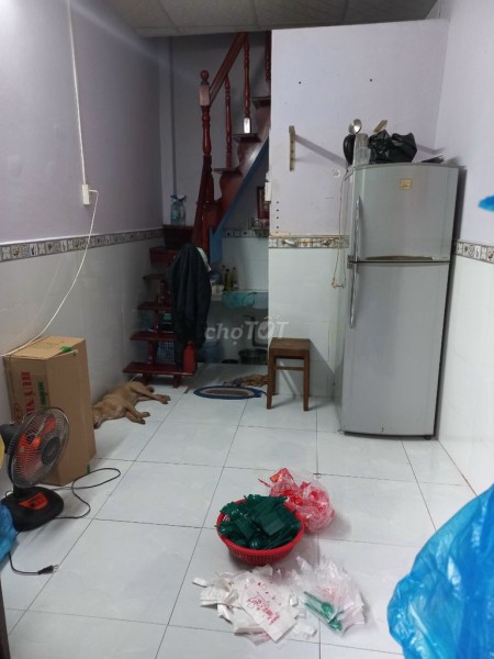 Đường Tôn Đản, Quận 4 có nhà rộng 15m2, giá 3.5 triệu/tháng, chủ cho thuê nhanh