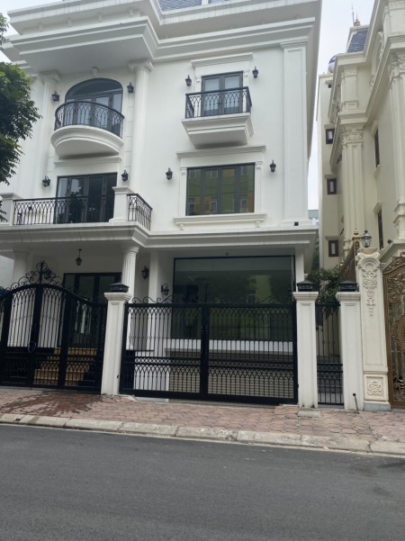 Biệt Thự Trung Văn Vinaconex, dt 180m, 4 tầng 1 hầm, giá 50 triệu/tháng có thang máy