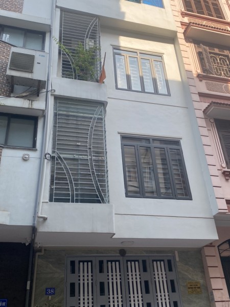 Cho thuê nhà phân lô phố Trung kính, dt 60m x5t 18tr/th ô tô đỗ cửa, thông tứ tung