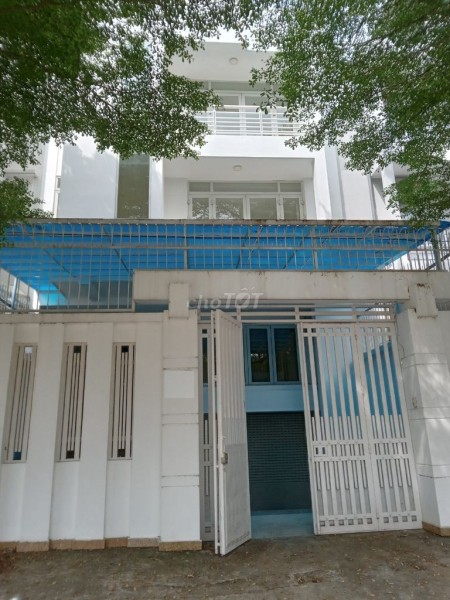 Có nhà đang trống đường Bát Nàn, Quận 2 cần cho thuê giá 35 triệu/tháng, dtsd 140m2