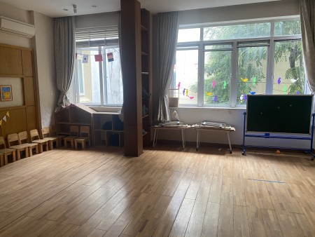 Cho thuê nhà nguyên căn khu sân bay đường Tiền Giang Tân Bình dtsd 936m2, có sân đậu xe thoải mái