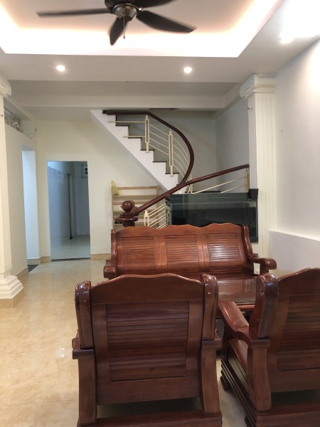 Cho thuê biệt thự mini có sân đậu oto - có thể kinh doanh spa, nail hay văn phòng cty