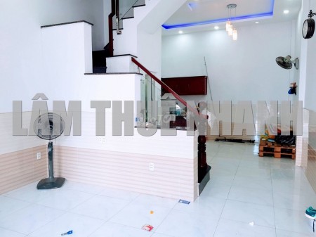 Có nhà trống cần cho thuê nguyên căn Quận Tân Phú, dtsd 45m2, giá 7 triệu/tháng, lh 0912824318