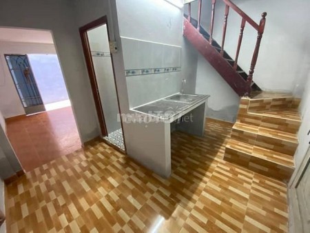 Mới xây cần cho thuê nhà rộng 40m2, 2 lầu đúc, giá 5.5 triệu/tháng, lh 0936181459