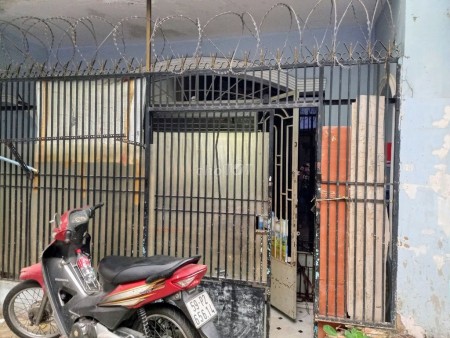 Cấp 4 một trệt trống suốt cần cho thuê nhanh giá 5.5 triệu/tháng, dt 55m2, hẻm 364 Thoại Ngọc Hầu