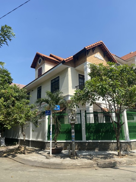 Biệt thự sân vườn diện tích sử dụng 300m2 căn góc 1 lầu giá cho thuê 57.5 triệu/tháng