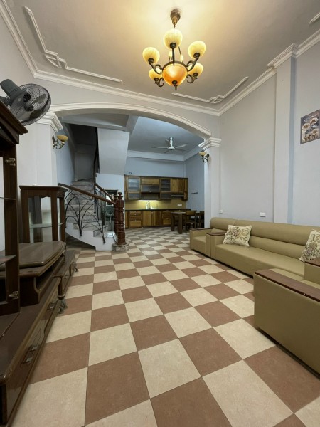 Cho thuê nhà nguyên căn ngõ 285 Đội Cấn, Ba Đình.