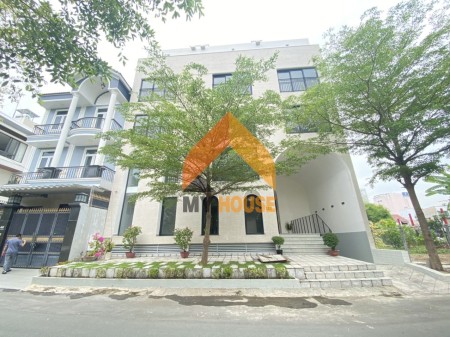 Mang villa về cho khách, em có tiền mang về cho mẹ!