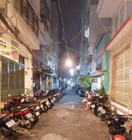 Cho thuê nhà Hẻm Xe Tải đường Hoàng Sa Quận 3. 3x15m trệt 1 lầu