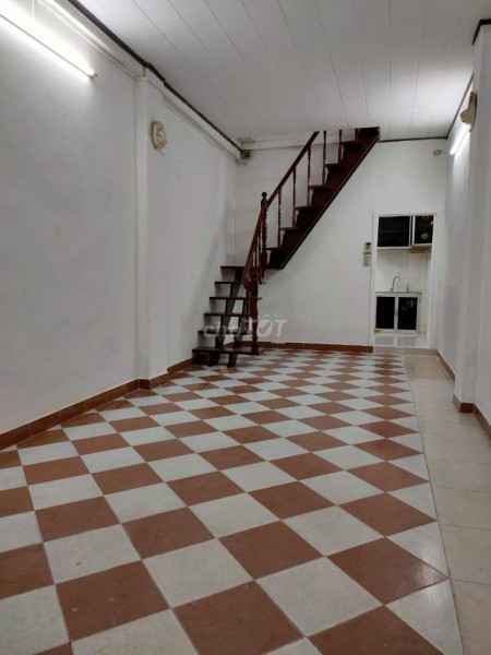 Có nhà hẻm 613 đường 3/2, Quận 10 cần cho thuê nhà giá 9 triệu/tháng, 2 tầng, dt 40m2