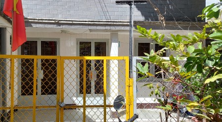 Nhà riêng trong hẻm cụt khu gia đình an ninh gần chợ bệnh viện sân bay trường học, nhà trống ở ngay