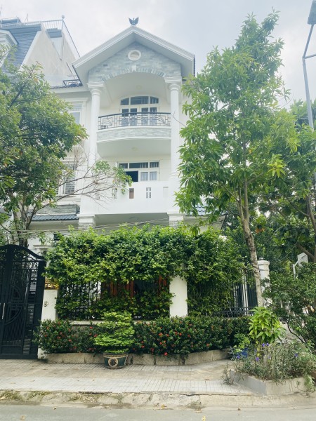 Biệt thự khu Đảo Kim Cương nội thất cao cấp giá cho thuê 40 triệu/tháng, lhcc