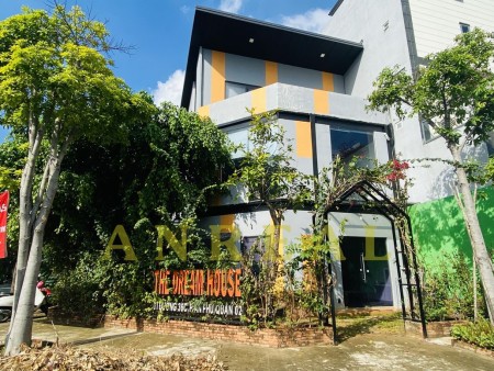 Cho thuê toà văn phòng tiền chế 2 lầu đúc, giá bán chỉ 75 triệu/tháng, khu dân cư đông đúc