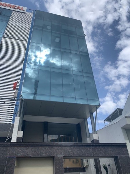 Tòa nhà 5 lầu ở Quận 2 cho thuê, có thang máy