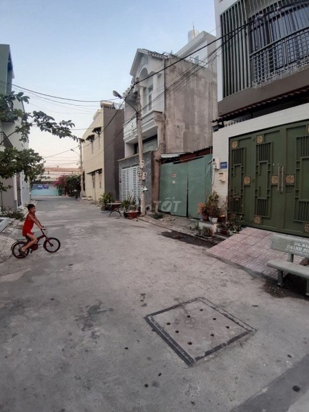 Quốc Lộ 1A, Quận 12 cần cho thuê nguyên căn 4 tầng đúc, giá 8.5 triệu/tháng, lhcc