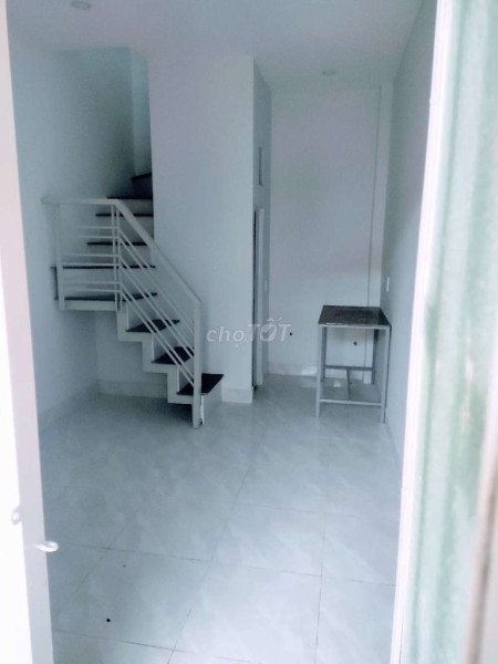 Cho thuê nhà chính chủ rộng 15m2, 2 tầng đúc, giá 3 triệu/tháng, hẻm Nguyễn Văn Quá, Quận 12
