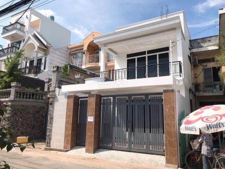 Chủ cần cho thuê nhà nguyên căn 150m2, 2 tầng đúc có nội thất, giá 15 triệu/tháng, lh 0902716766