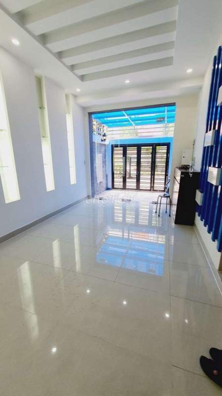 Hẻm an ninh gần cầu vượt cần cho thuê nhà rộng 100m2, giá 20 triệu/tháng, lh 0901454294