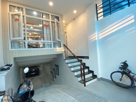 Trống nhà Cao Đức Lân, Quận 2 cần cho thuê giá 25 triệu/tháng, dtsd 240m2, lhcc