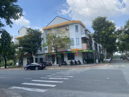 Cho thuê nhà nguyên căn Võ Chí Công Quận 9 sàn gạch men giá 15 triệu/tháng