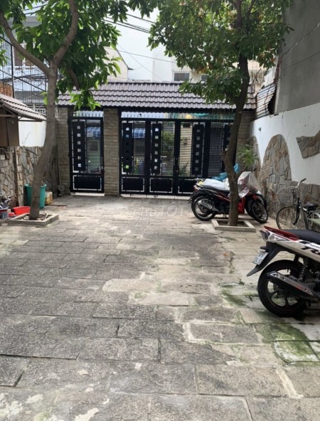 Nhà hẻm nội bộ Ông Ích Khiêm, Quận 11 cần cho thuê giá 16.2 triệu/tháng, dtsd 212.6m2