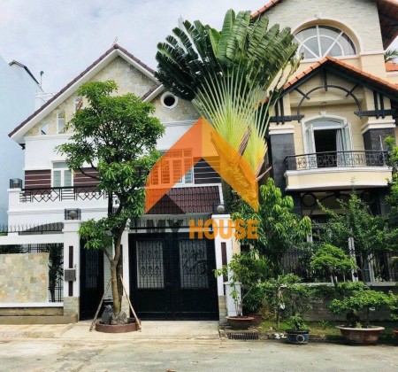 Cho thuê nguyên căn Villa sân vườn nội thất gỗ 5 pn kiến trúc sang trọng, Quận 2